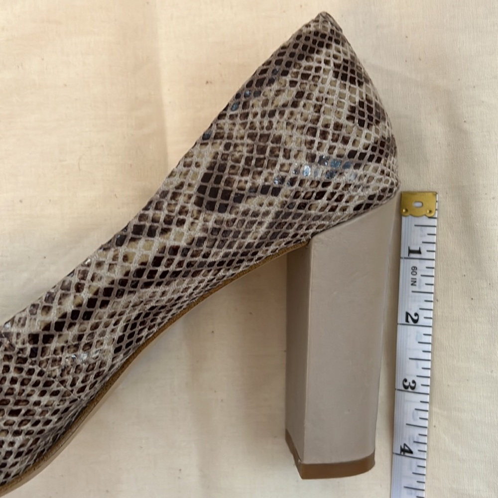 Banana Republic snake print heel. Size 9M - Picture 7 of 8